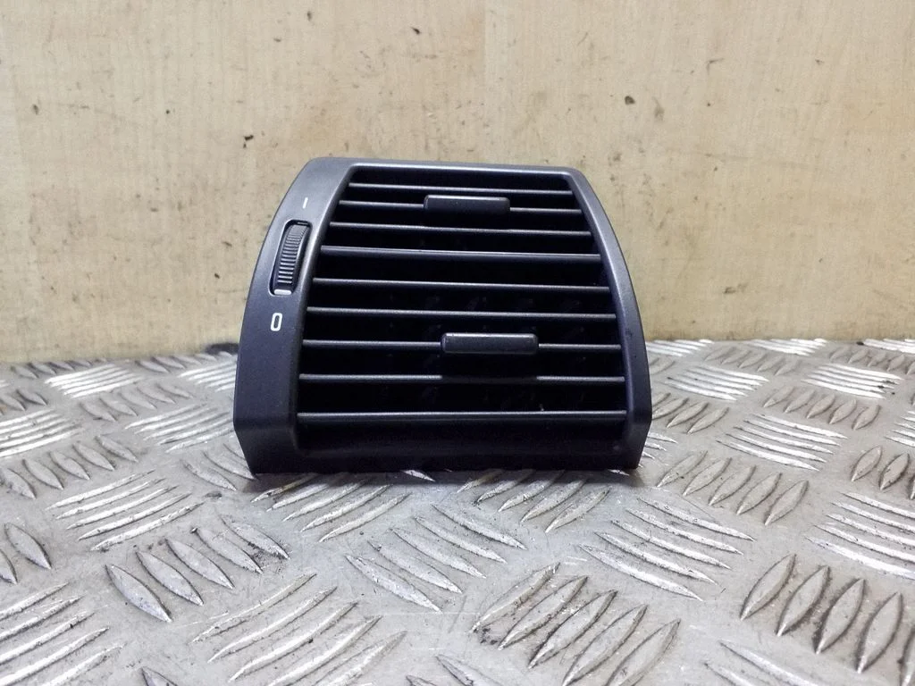 Dashboard side air vent grill/cover trim 64228402216