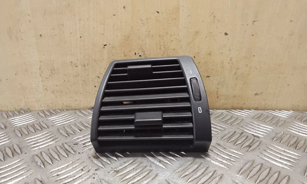 Dashboard side air vent grill/cover trim 64228402215