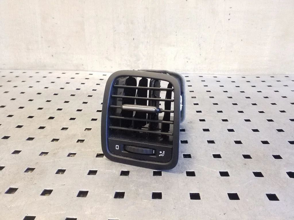 Dashboard side air vent grill/cover trim 5L0819702