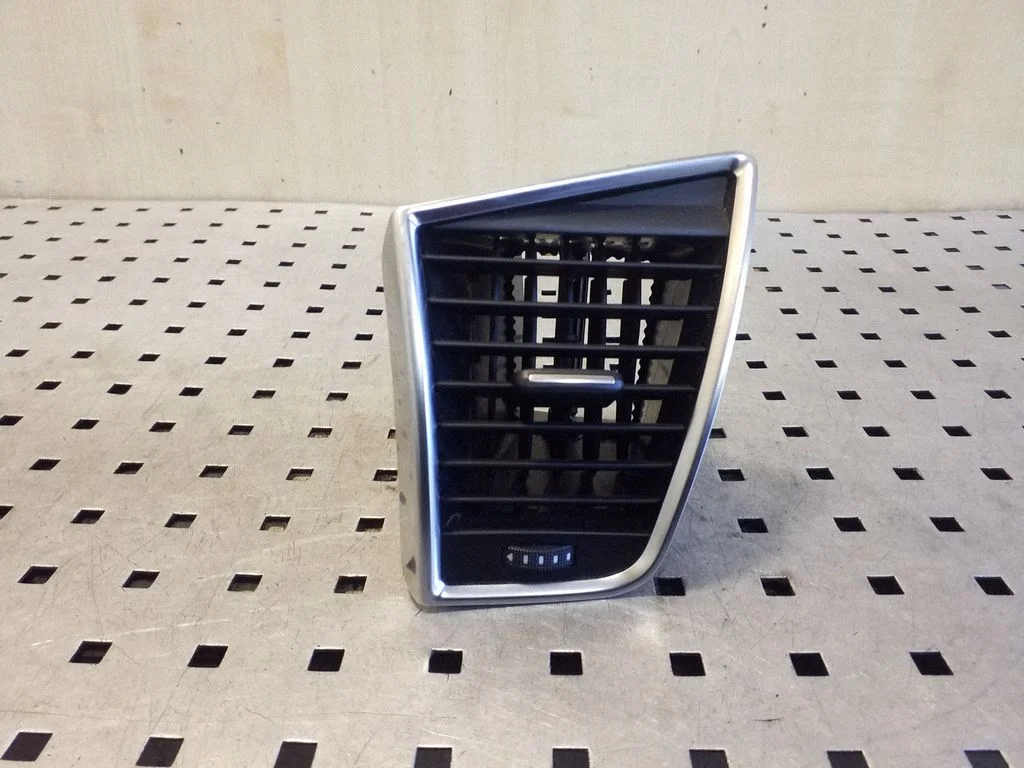 Dashboard side air vent grill/cover trim 8R2820901B