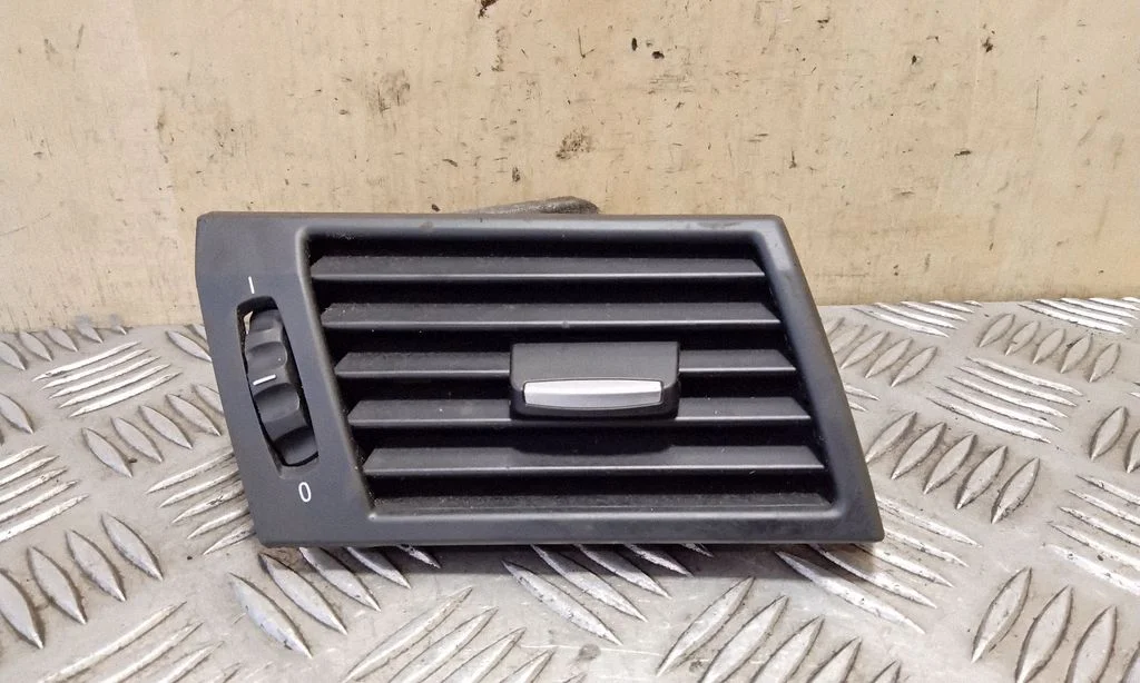 Dashboard side air vent grill/cover trim – BMW X3 E83 (2003-2010)