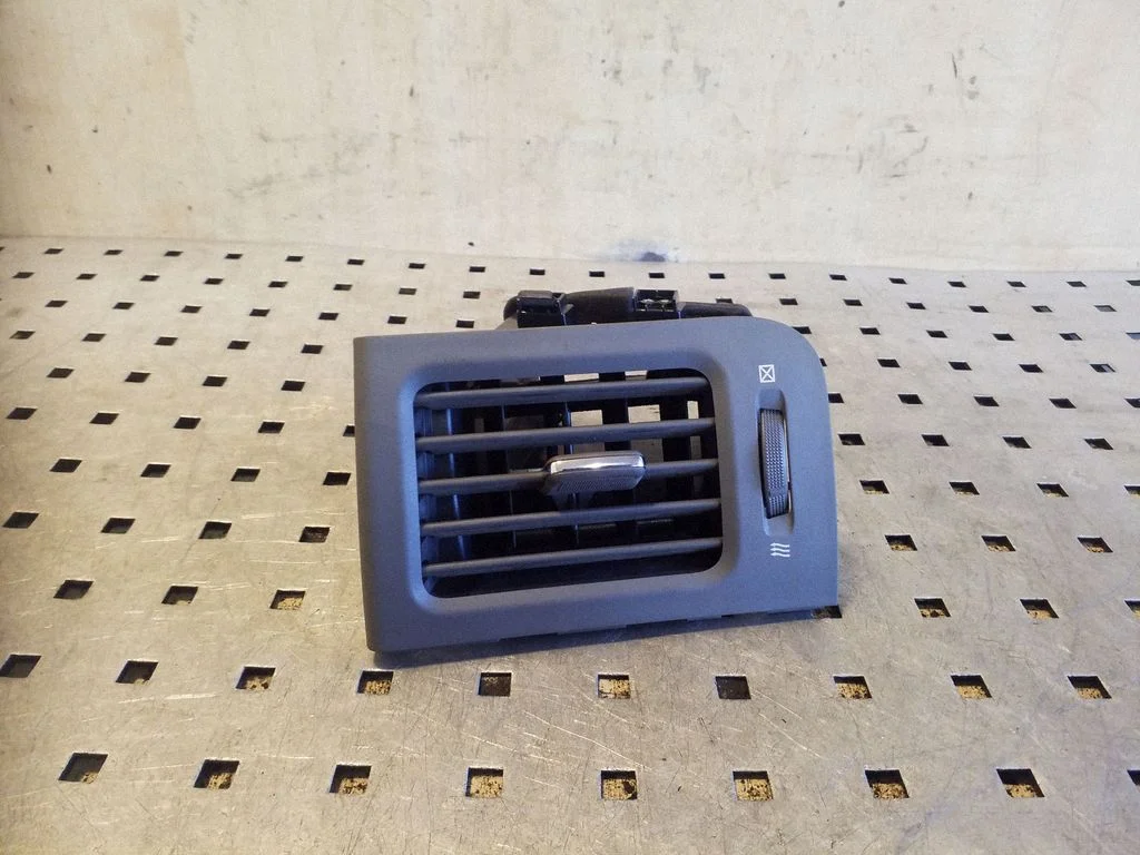 Dashboard side air vent grill/cover trim 68760JG000B