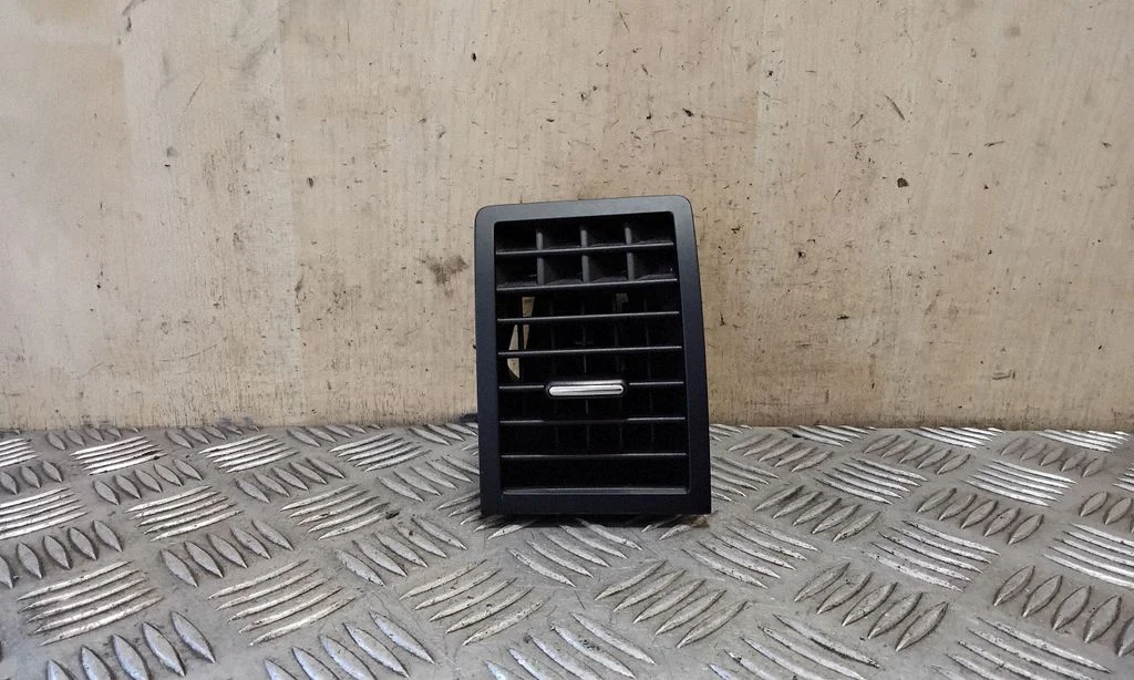 Dashboard side air vent grill/cover trim 7L6819704M