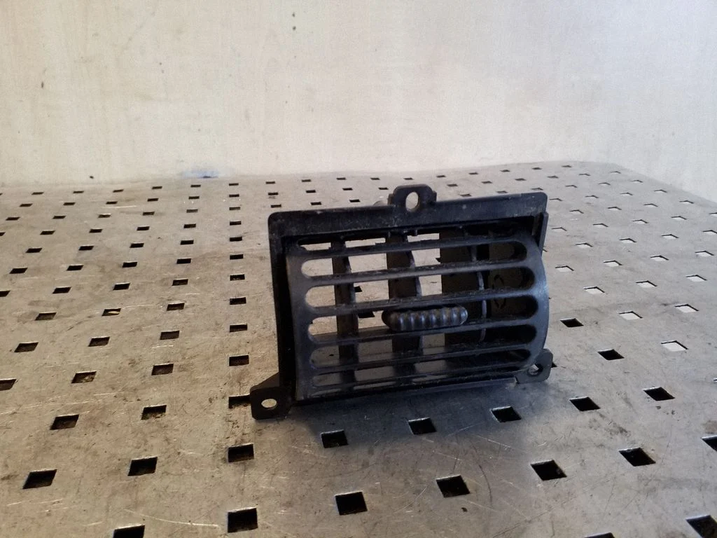 Dashboard side air vent grill/cover trim – Opel Frontera B (1998-2004)