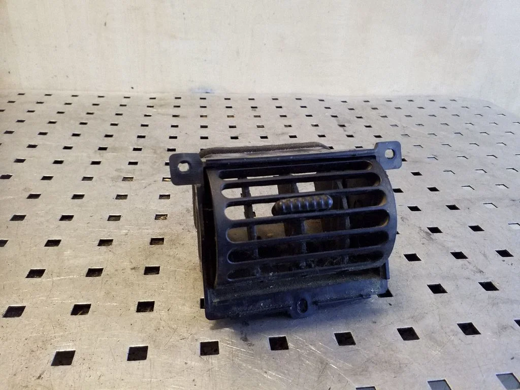 Dashboard side air vent grill/cover trim – Opel Frontera B (1998-2004)