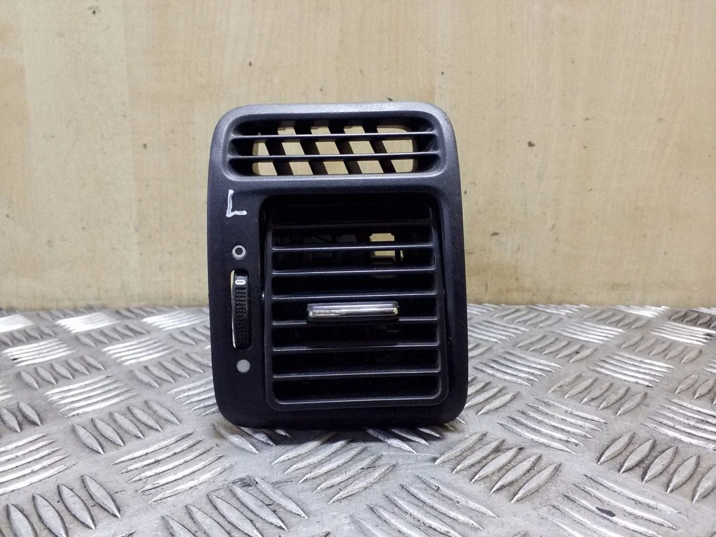 Dashboard side air vent grill/cover trim 77640S9A00