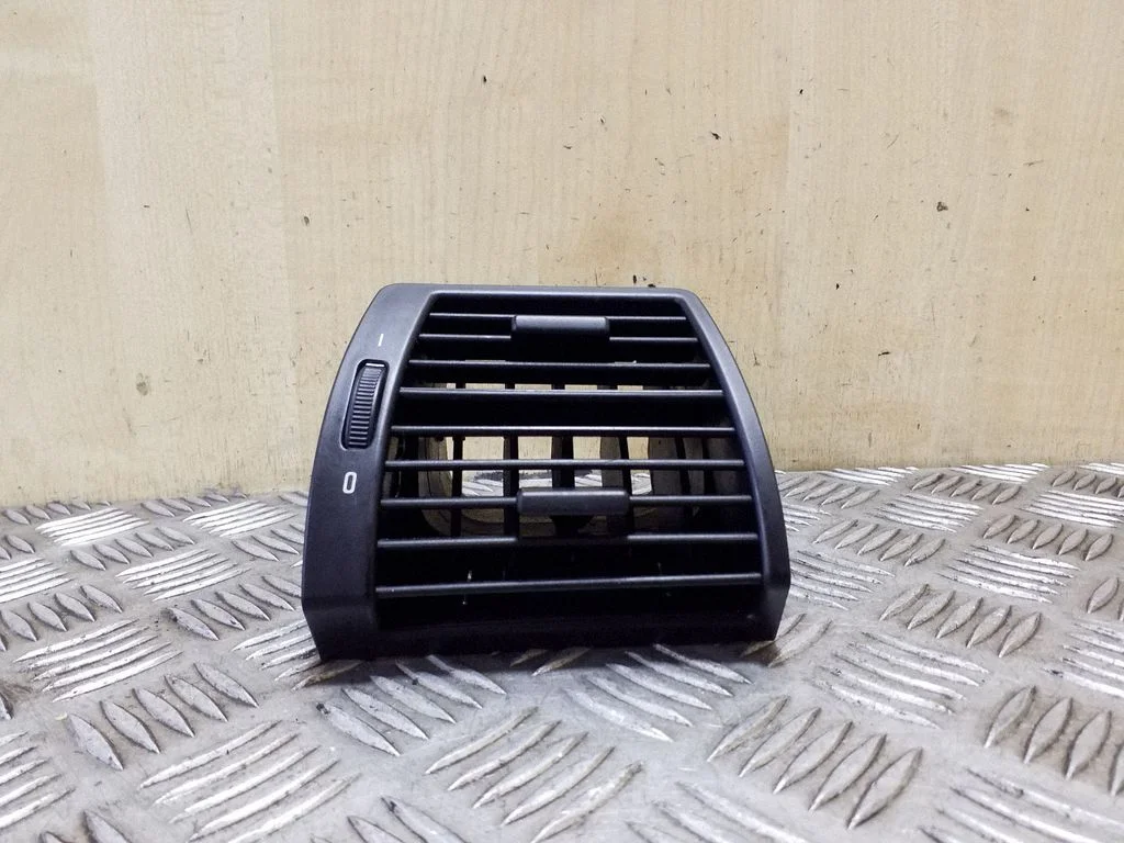 Dashboard side air vent grill/cover trim 64228402216
