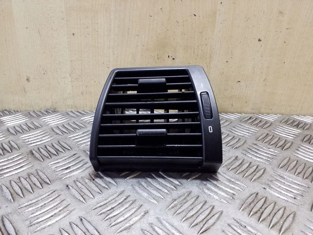 Dashboard side air vent grill/cover trim 64228402215