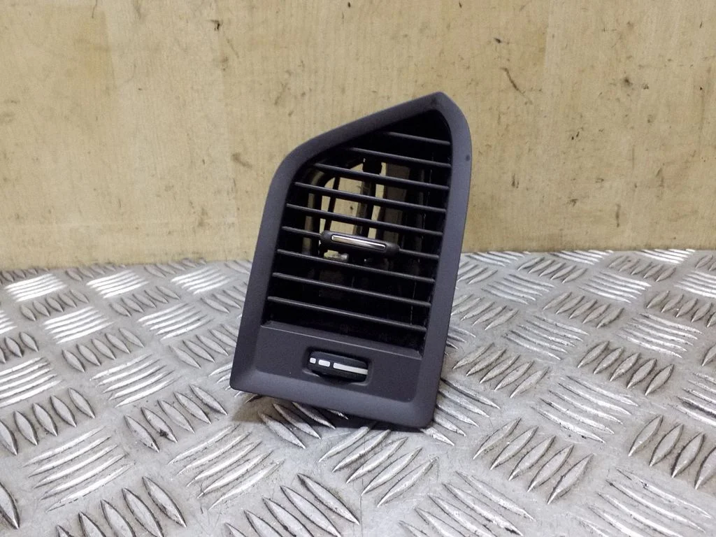 Dashboard side air vent grill/cover trim 06780001