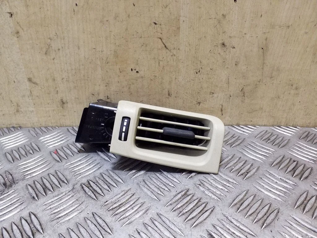 Dashboard side air vent grill/cover trim 30671771