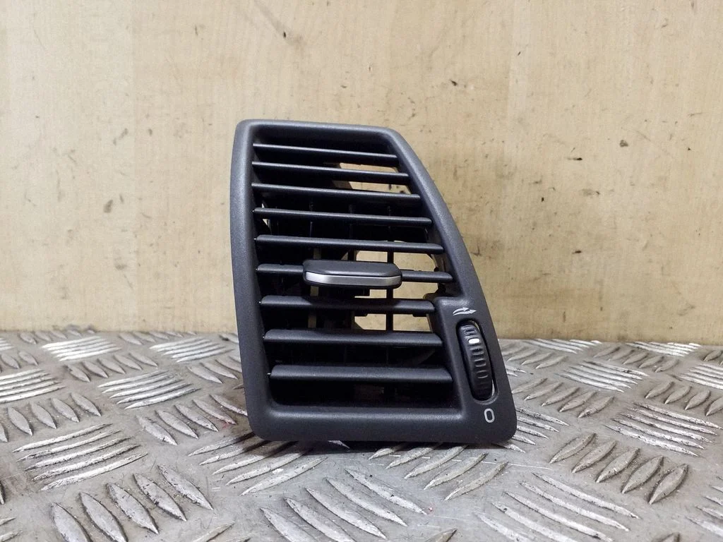 Dashboard side air vent grill/cover trim – Volvo XC90 (2007-2014)