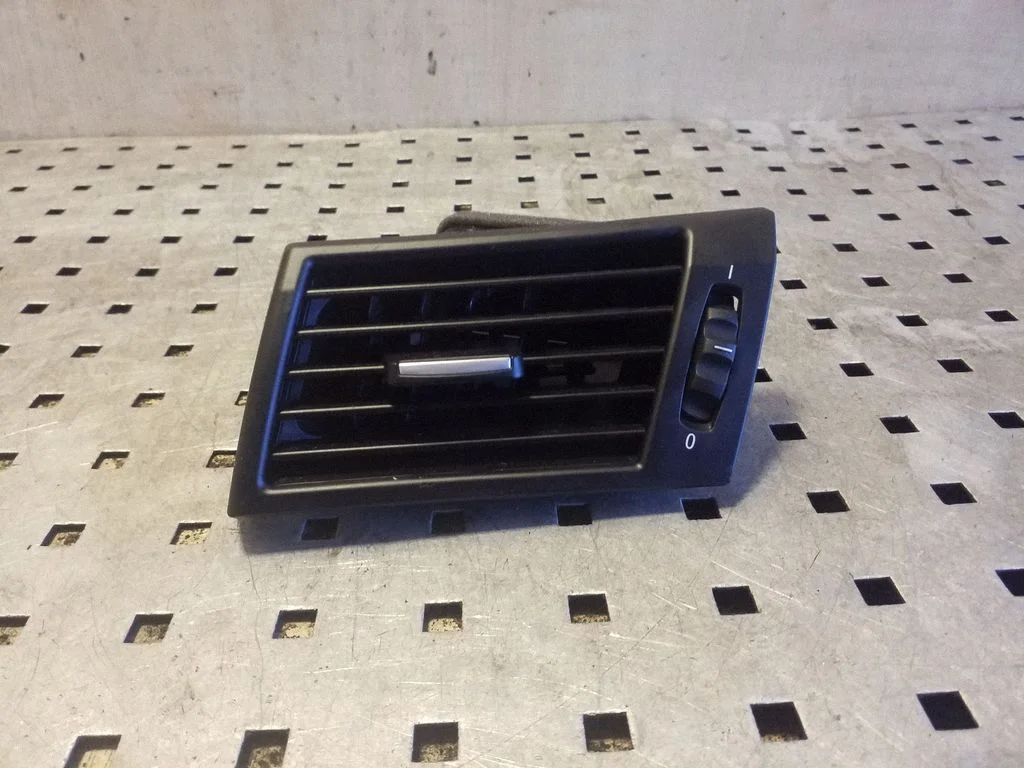 Dashboard side air vent grill/cover trim – BMW X3 E83 (2003-2010)