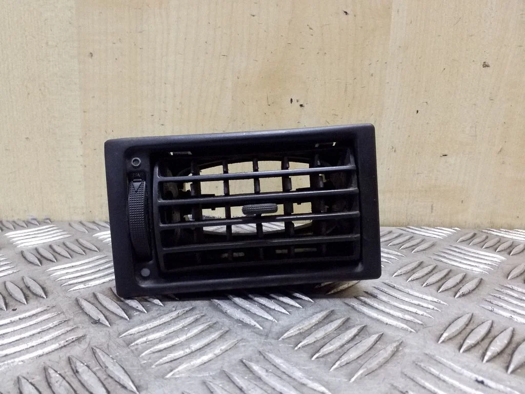 Dashboard side air vent grill/cover trim 7D1819703