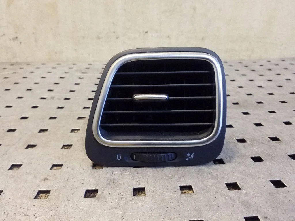 Dashboard side air vent grill/cover trim 1Q0819703G