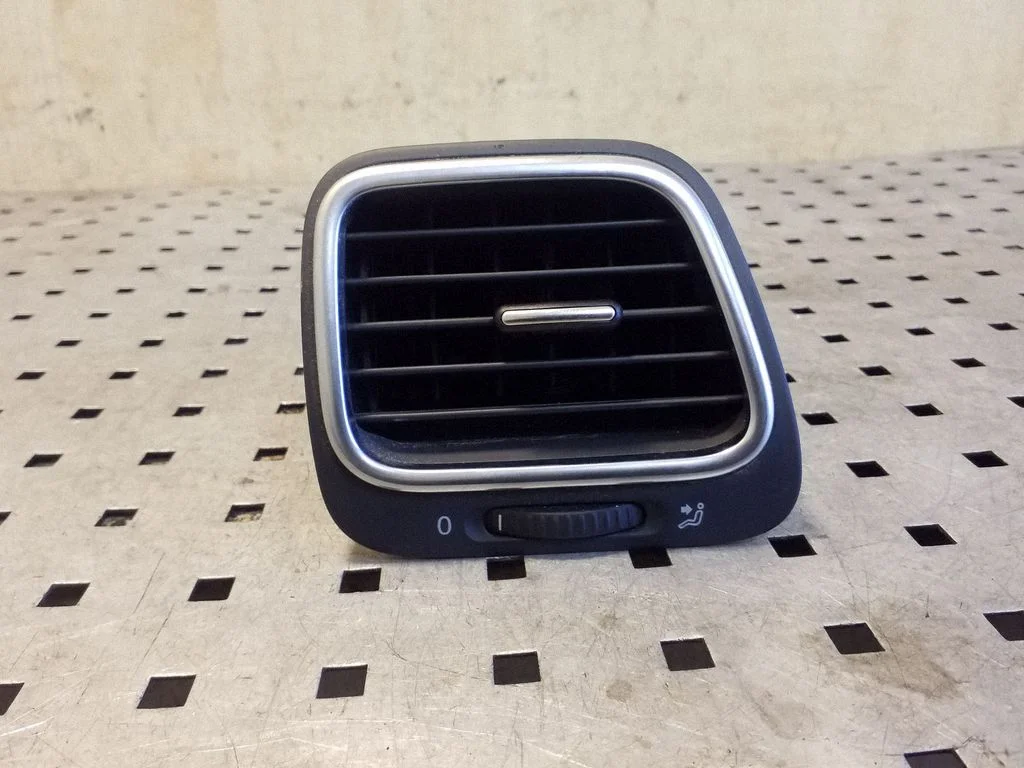 Dashboard side air vent grill/cover trim 1Q0819704G