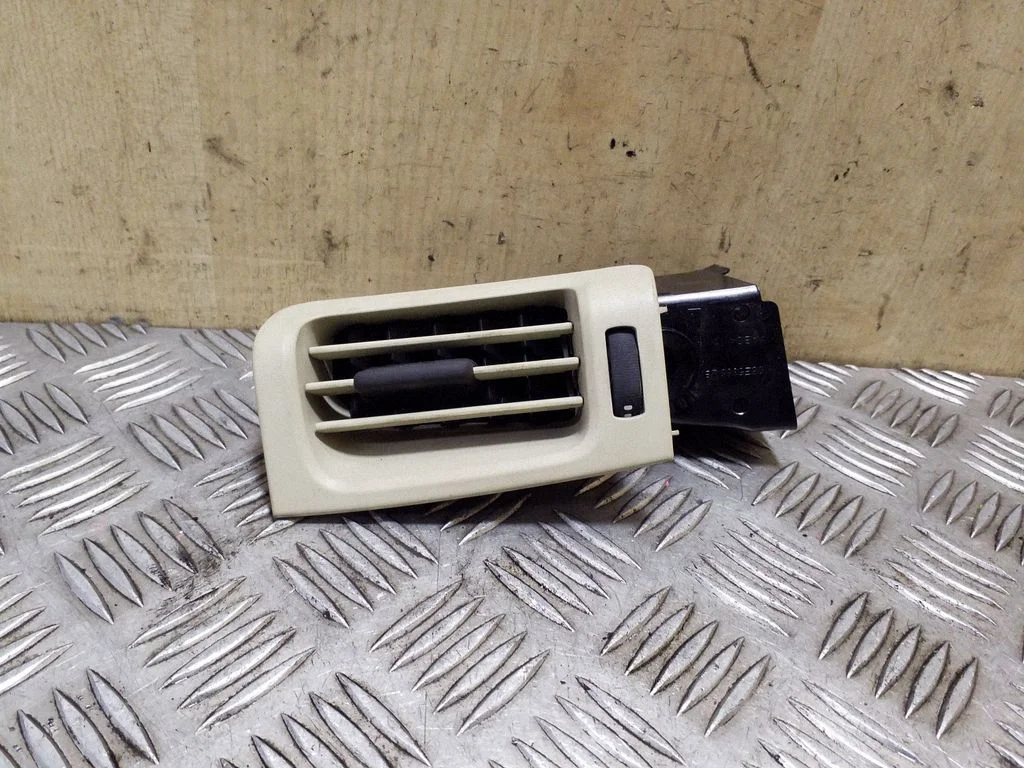 Dashboard side air vent grill/cover trim 30671770