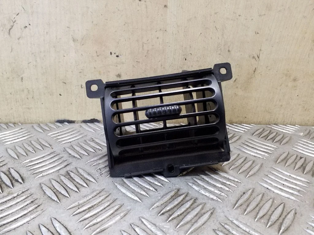 Dashboard side air vent grill/cover trim – Opel Frontera B (1998-2004)