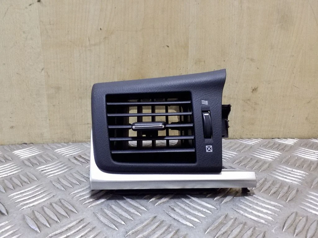 Dashboard side air vent grill/cover trim 5565076010