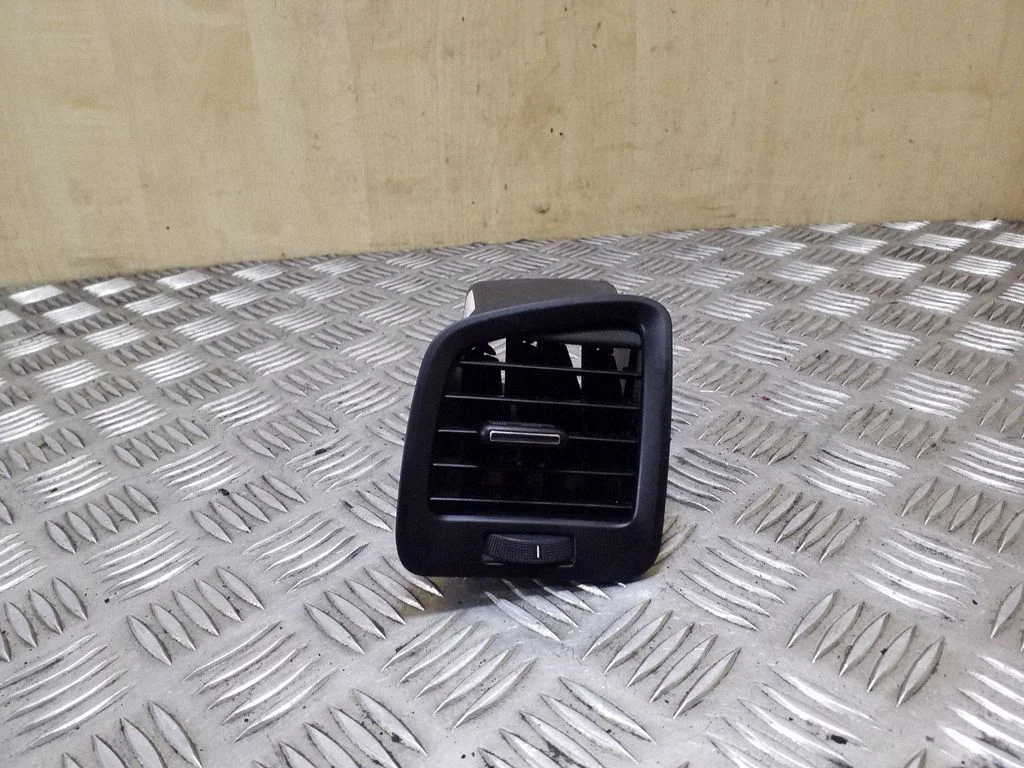 Dashboard side air vent grill/cover trim – Opel Insignia A (2008-2017)