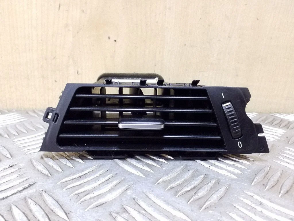 Dashboard side air vent grill/cover trim 9130466