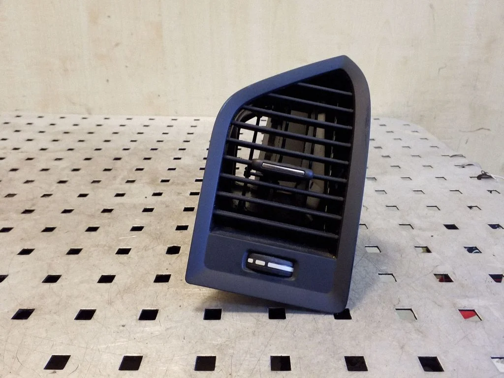 Dashboard side air vent grill/cover trim – Volvo XC60 (2009-2013)