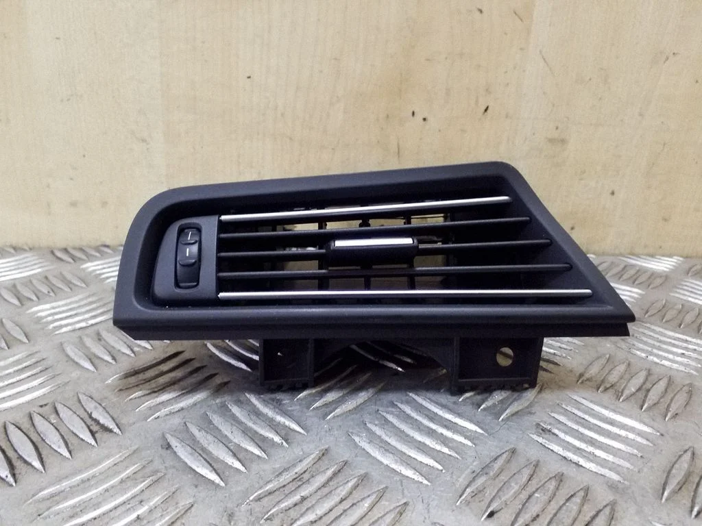 Dashboard side air vent grill/cover trim – BMW 5 Series F10 F11 (2009-2016)