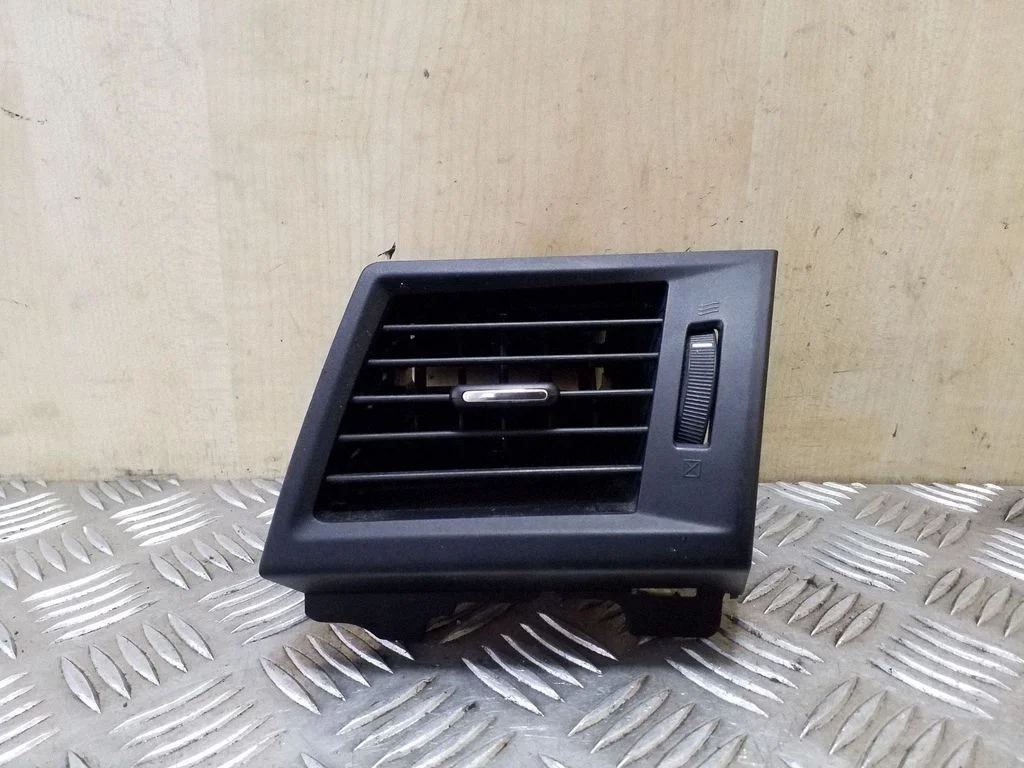 Dashboard side air vent grill/cover trim – Subaru Outback (2009-2014)