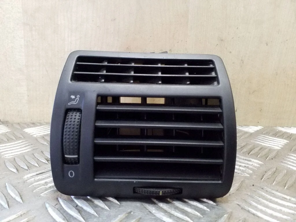 Dashboard side air vent grill/cover trim 7M3819704D