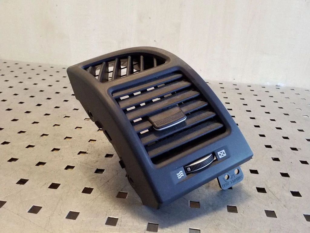 Dashboard side air vent grill/cover trim – Hyundai Santa Fe (2006-2012)