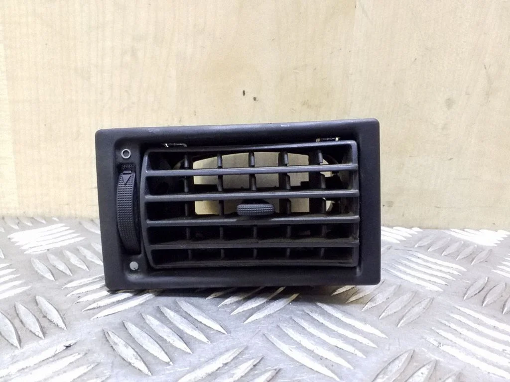 Dashboard side air vent grill/cover trim – Volkswagen Multivan T4 (1991-2003)