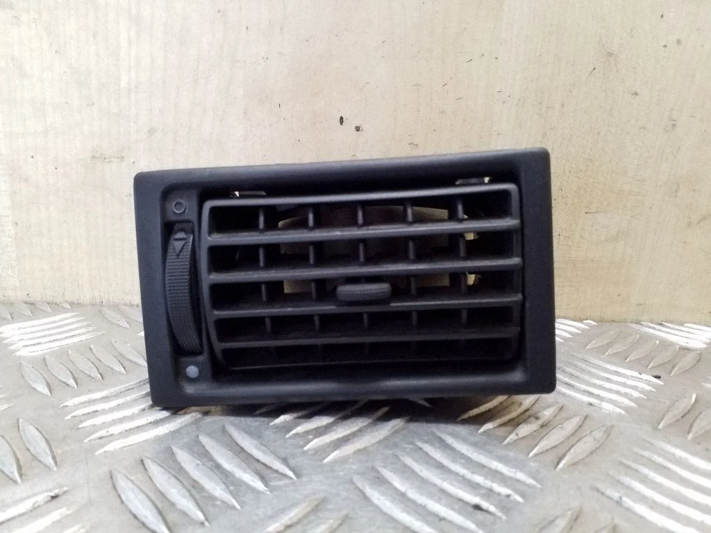 Dashboard side air vent grill/cover trim 7D1819703