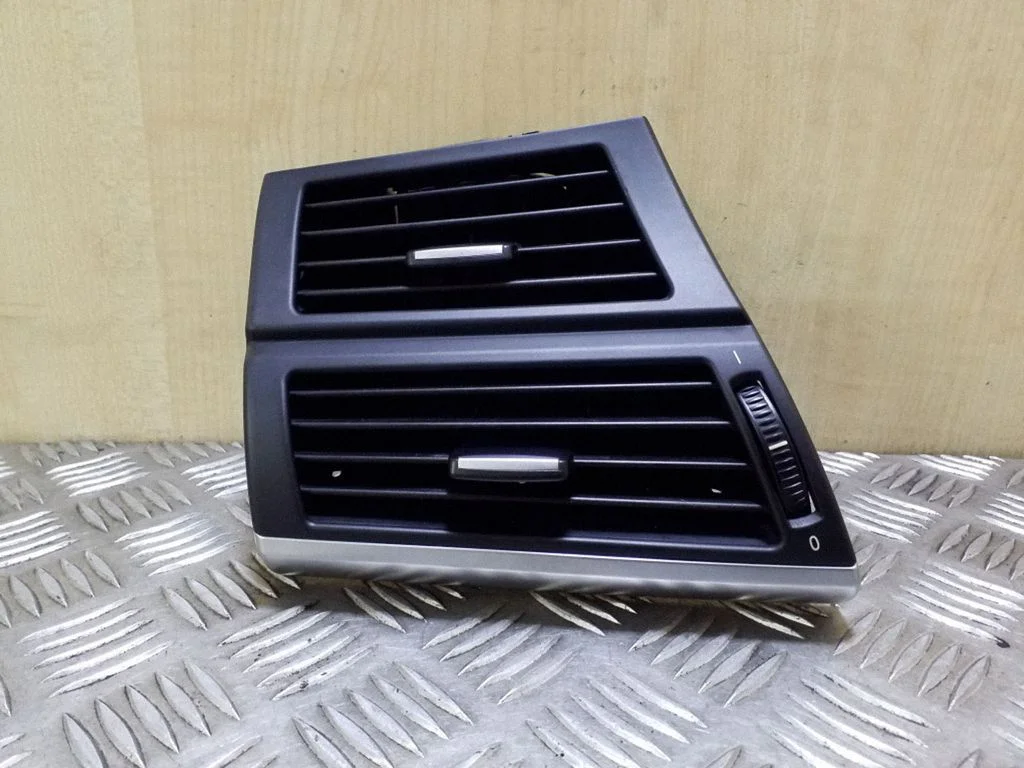 Dashboard side air vent grill/cover trim 716180304