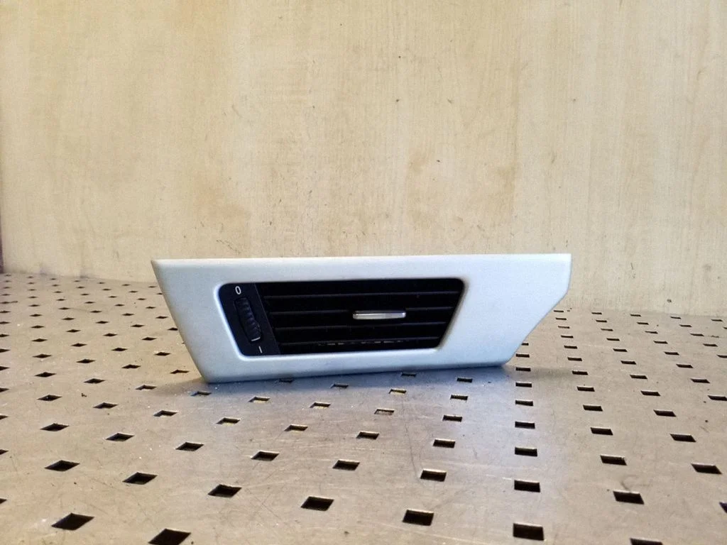 Dashboard side air vent grill/cover trim E3222W