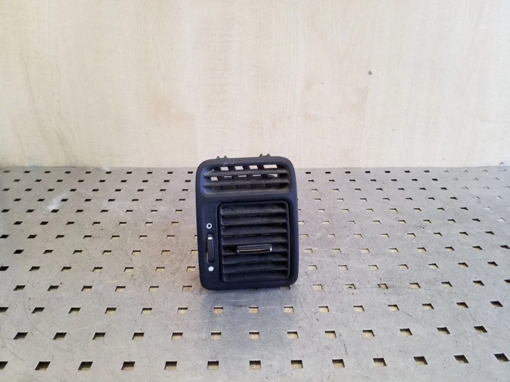 Dashboard side air vent grill/cover trim 77640S9A00