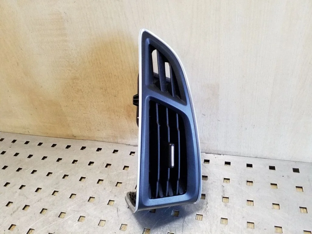Dashboard side air vent grill/cover trim BM51018B08