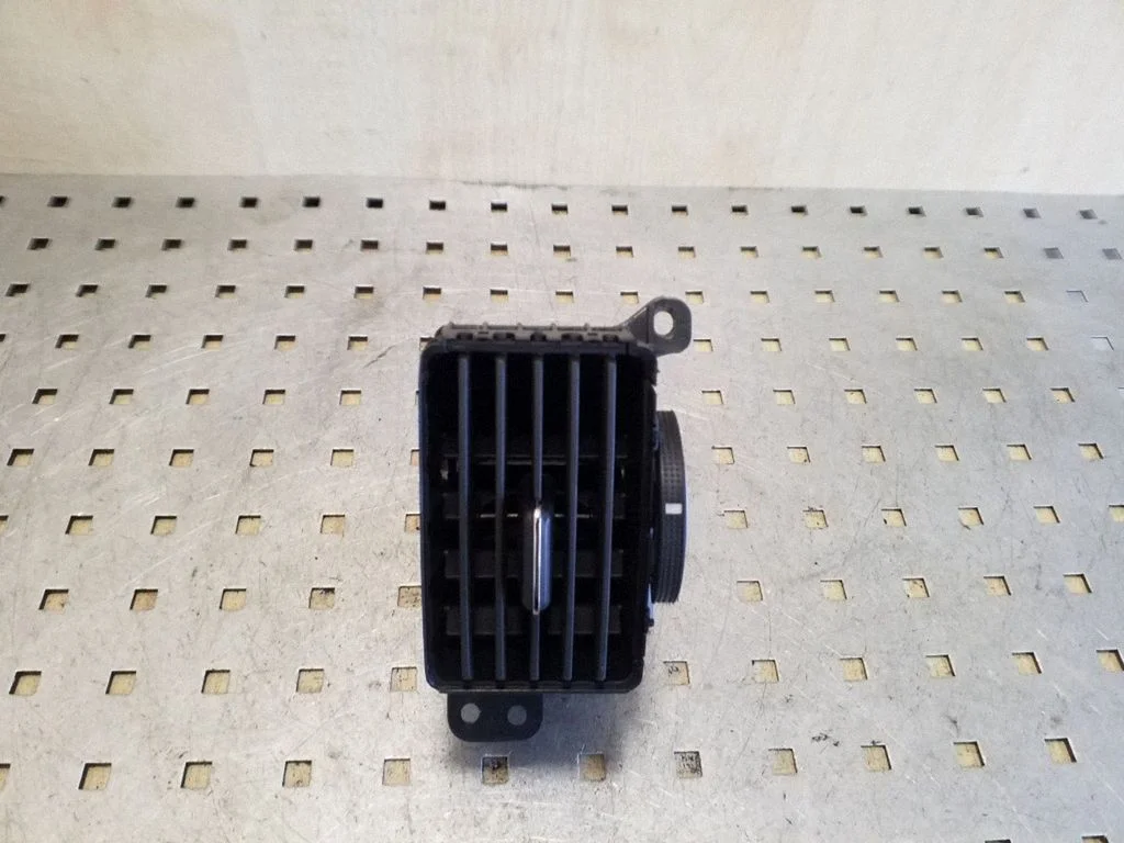Dashboard side air vent grill/cover trim 5565064010