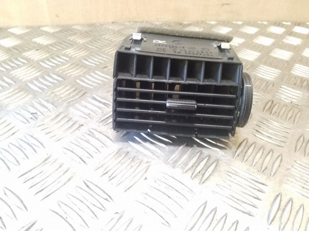 Dashboard side air vent grill/cover trim 13144399