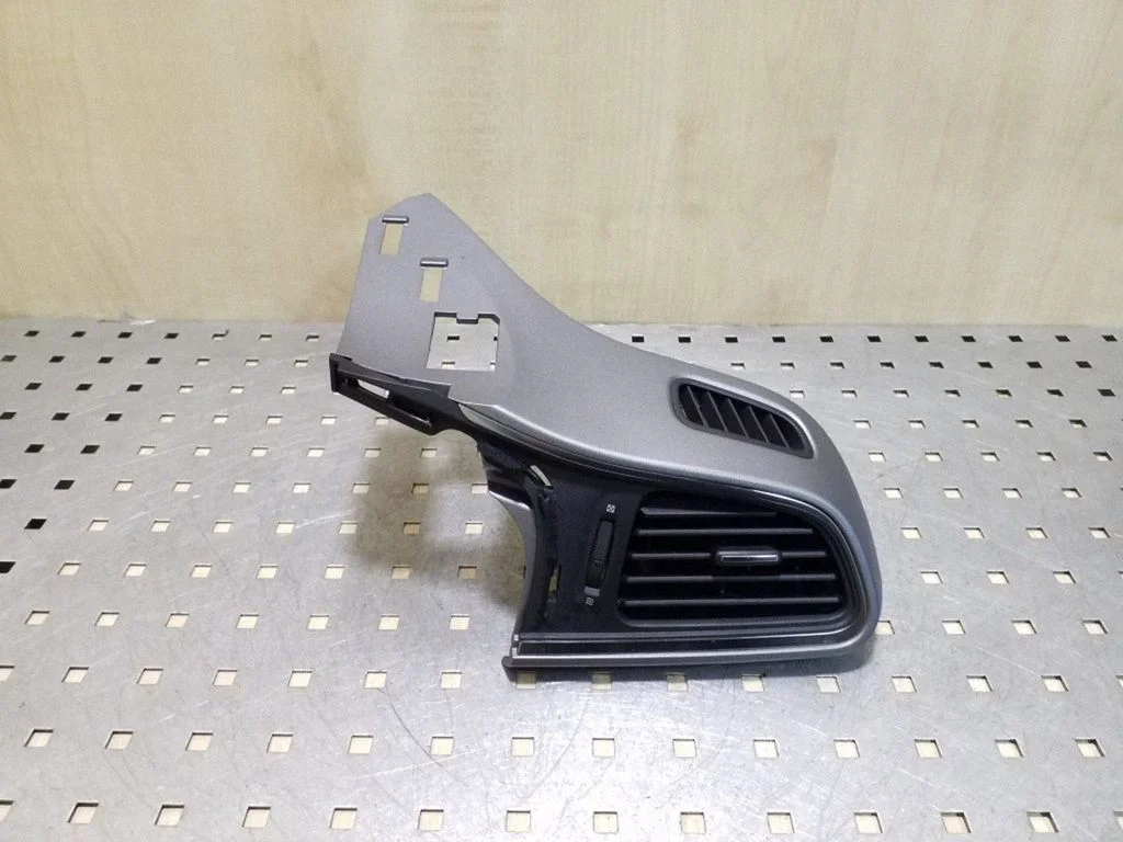 Dashboard side air vent grill/cover trim