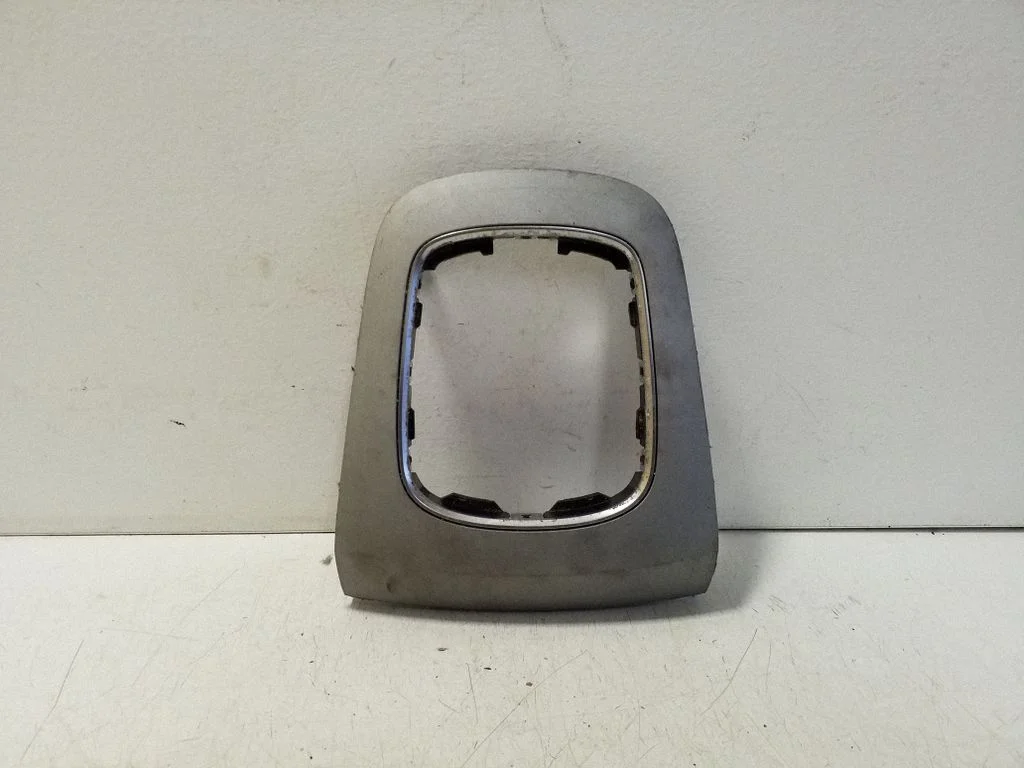 Käigukangi ümbrise viimistlus (plastik) – Audi Q3 8U (2011-2016)