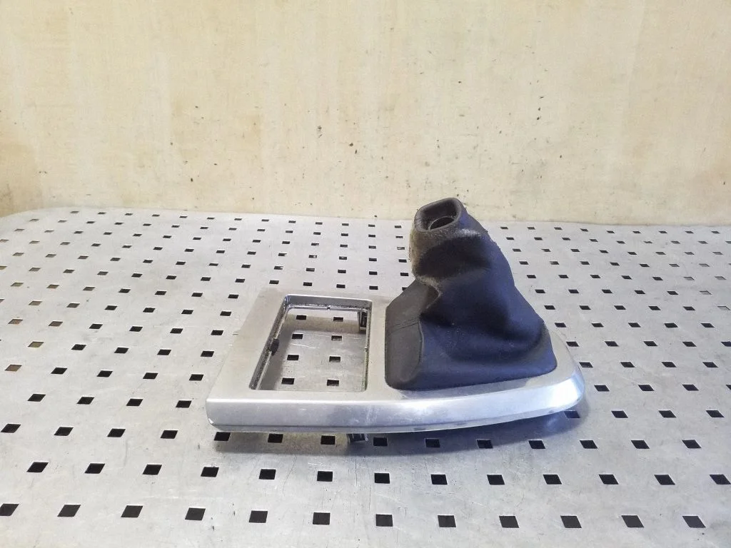 Gear shifter surround trim plastic 6H52A046C34AA