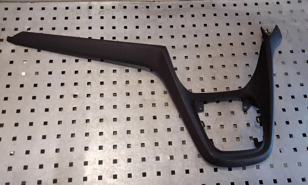 Ramka dźwigni zmiany biegów (plastikowa) DT11V044H63AF