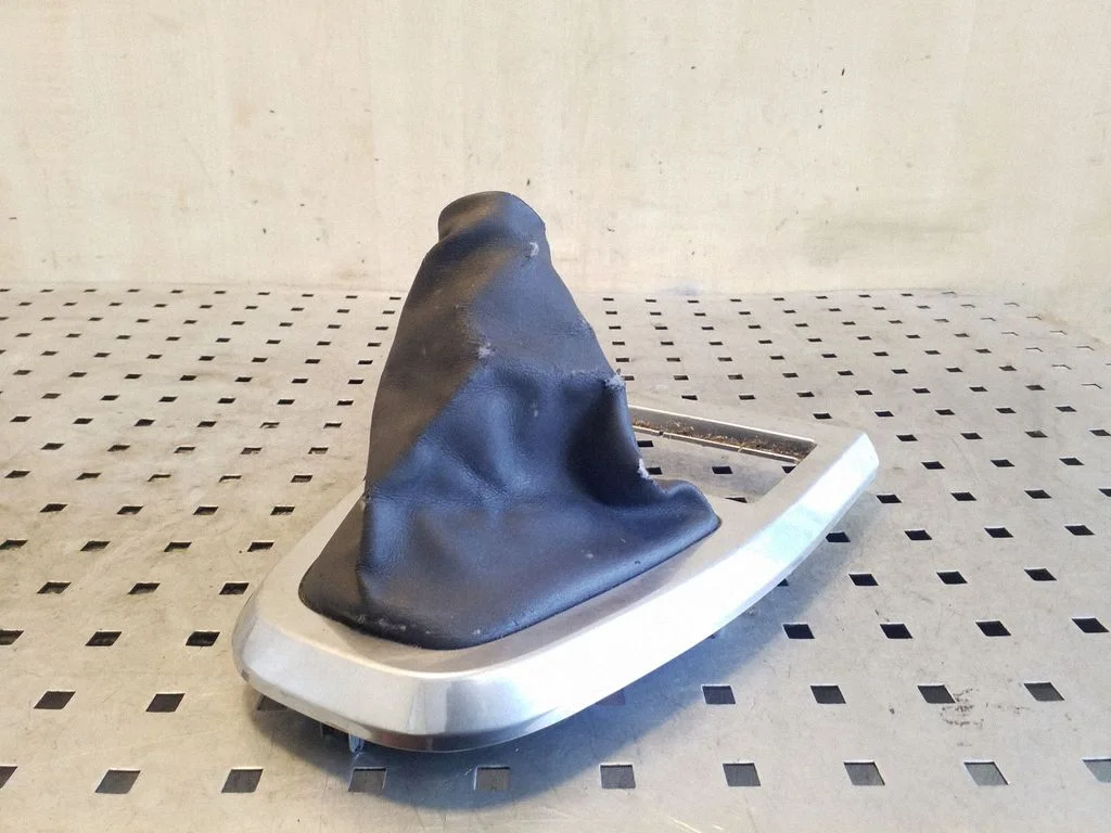 Ramka dźwigni zmiany biegów (plastikowa) 6H52A046C34AA