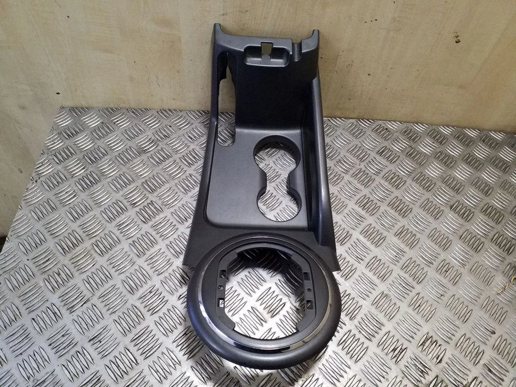 Ramka dźwigni zmiany biegów (plastikowa) 846513W910