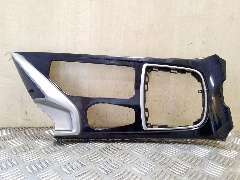 Gear shifter surround trim plastic 846513Z000