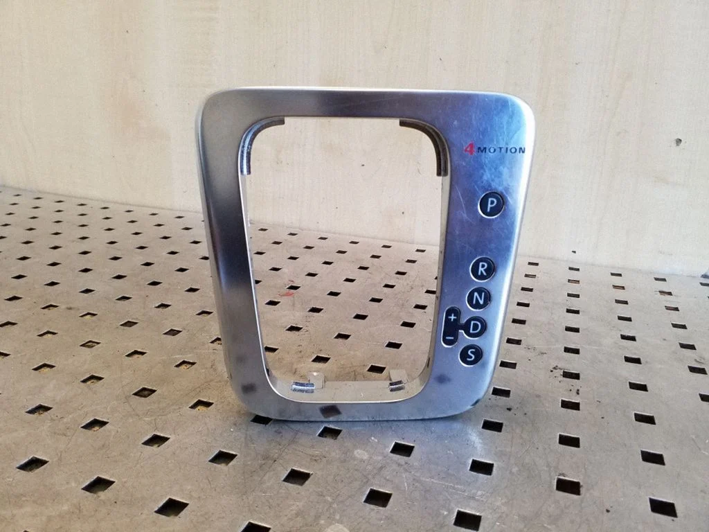 Gear shifter surround trim plastic 5N2713203E