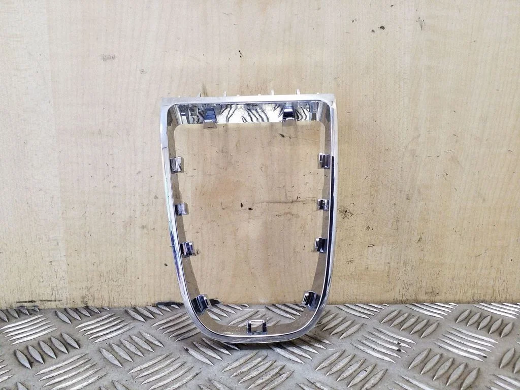 Pārnesumu pārslēga sviras apdare (plastmasas)