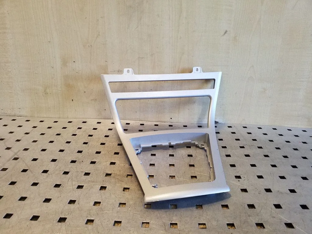 Käigukangi ümbrise viimistlus (plastik) – BMW X3 E83 (2003-2010)