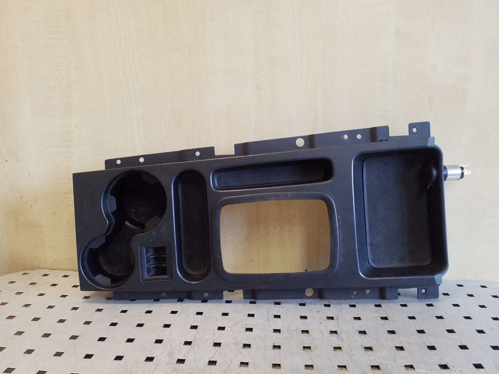 Pārnesumu pārslēga sviras apdare (plastmasas) 846213E920