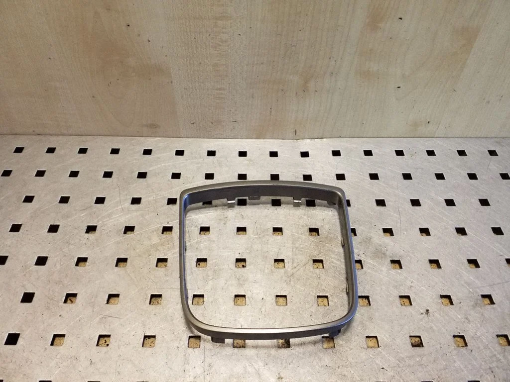 Gear shifter surround trim plastic 846523Z500