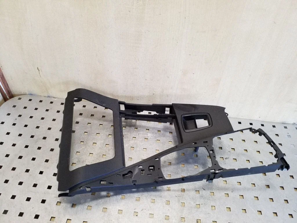 Ramka dźwigni zmiany biegów (plastikowa) – BMW Seria 5 F10 F11 (2009-2016)